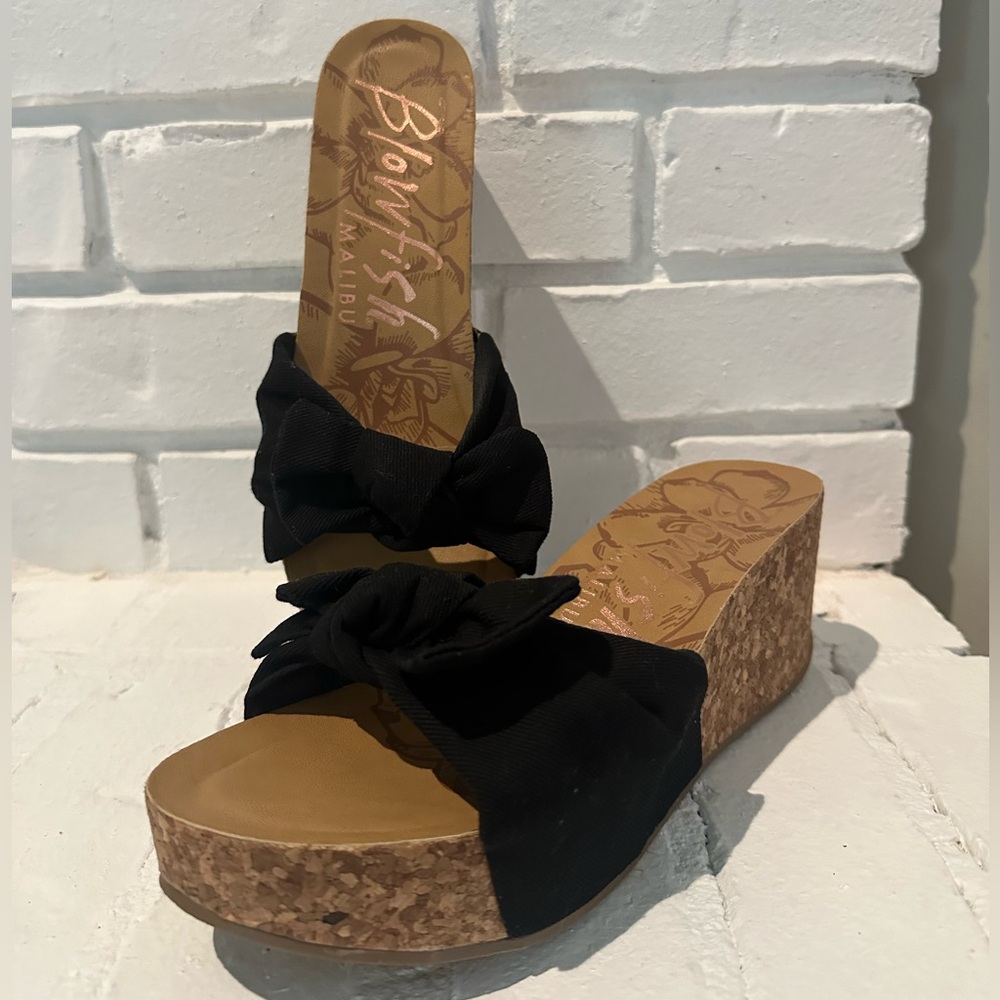 Blowfish wedge sandals with black bow. NWOT. Size 9